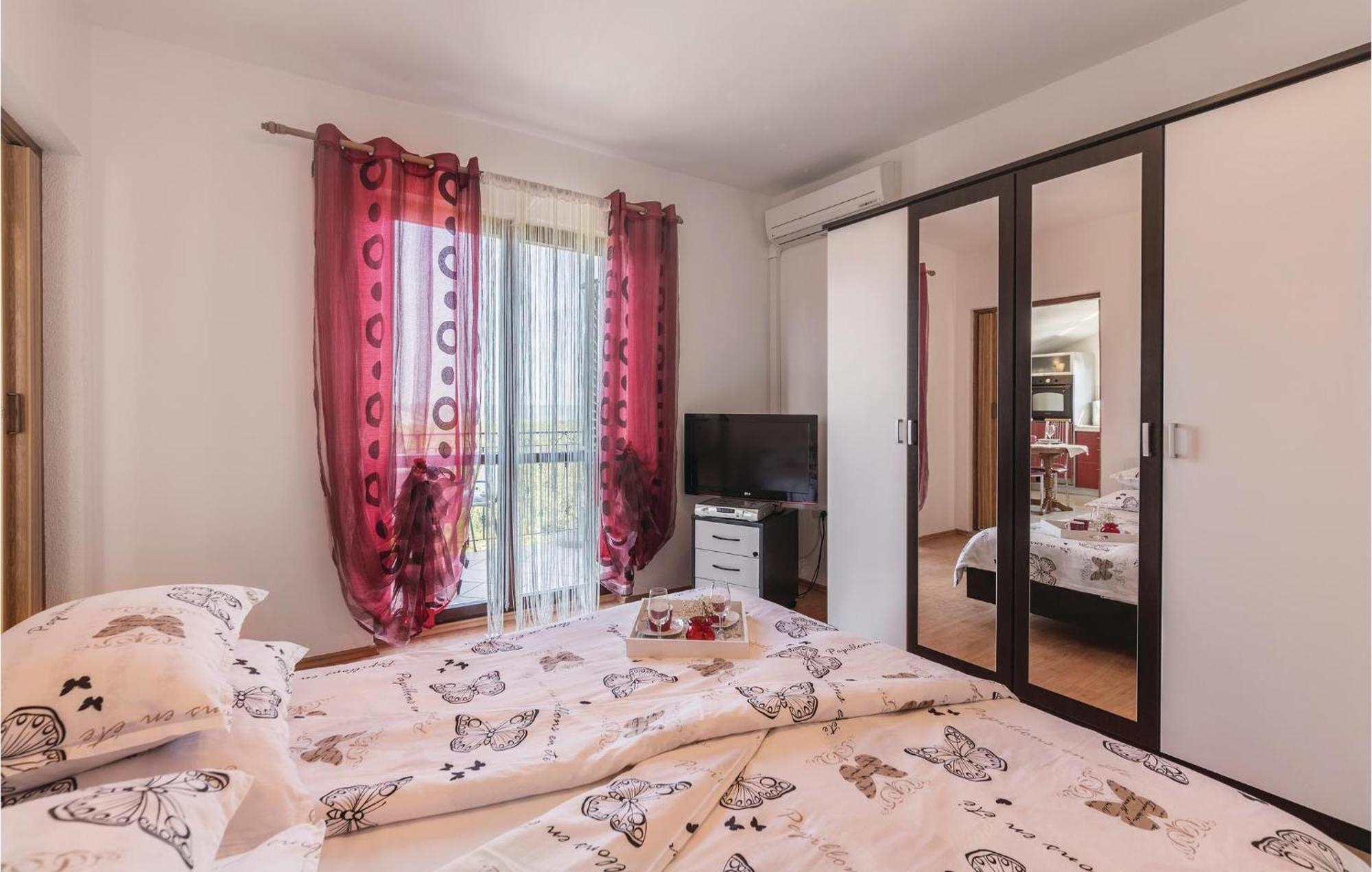 Pet Friendly Apartment In Koromacno With Wifi Exterior foto