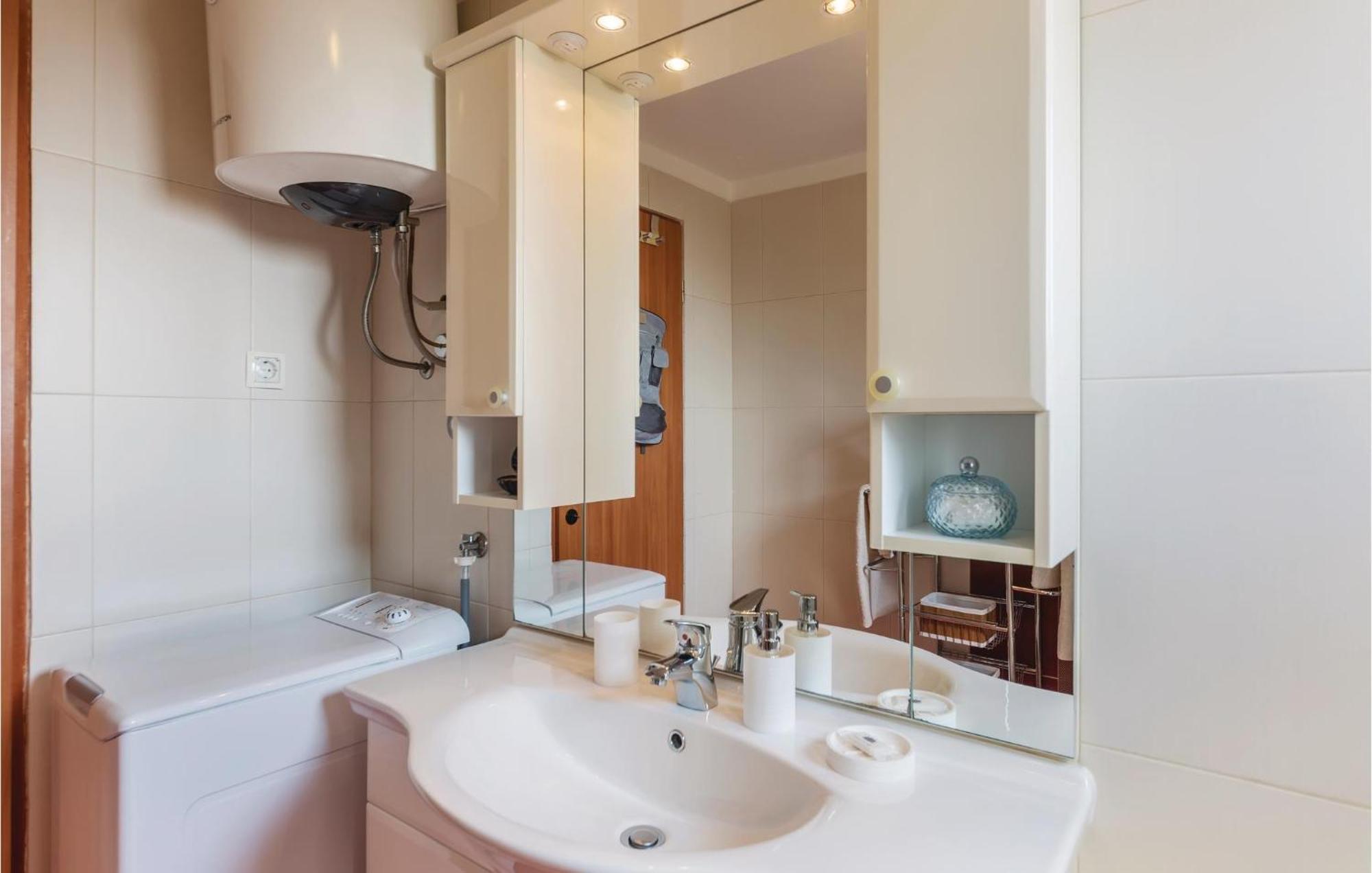 Pet Friendly Apartment In Koromacno With Wifi Exterior foto