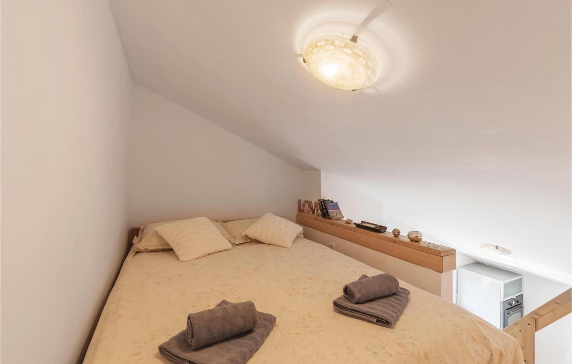 Pet Friendly Apartment In Koromacno With Wifi Exterior foto